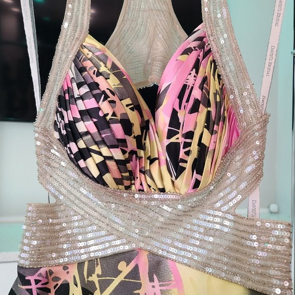 π STUNNING David's Bridal Gown π Open on sides! - Picture 2 of 4